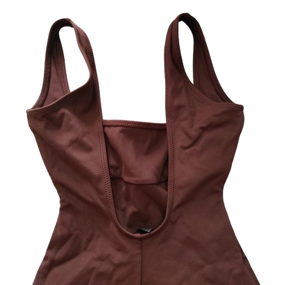 SKIMS Sculpting Swim Tank One Piece Bathingsuit - Small flaw - Picture 7 of 15